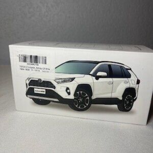 1:32 DIECAST ALLOY TOYOTA Rav 4 MODEL CAR WHITE ~ NEW NEVER OPENED